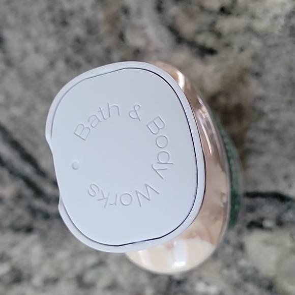 Bath & Body Works Discontinued Vanilla Bean Noel 8 oz Full Size Lotion - Picture 4 of 13